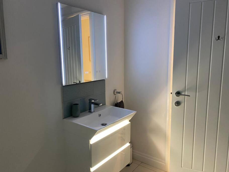 The Emslie Road Beach Flat Falmouth Ngoại thất bức ảnh
